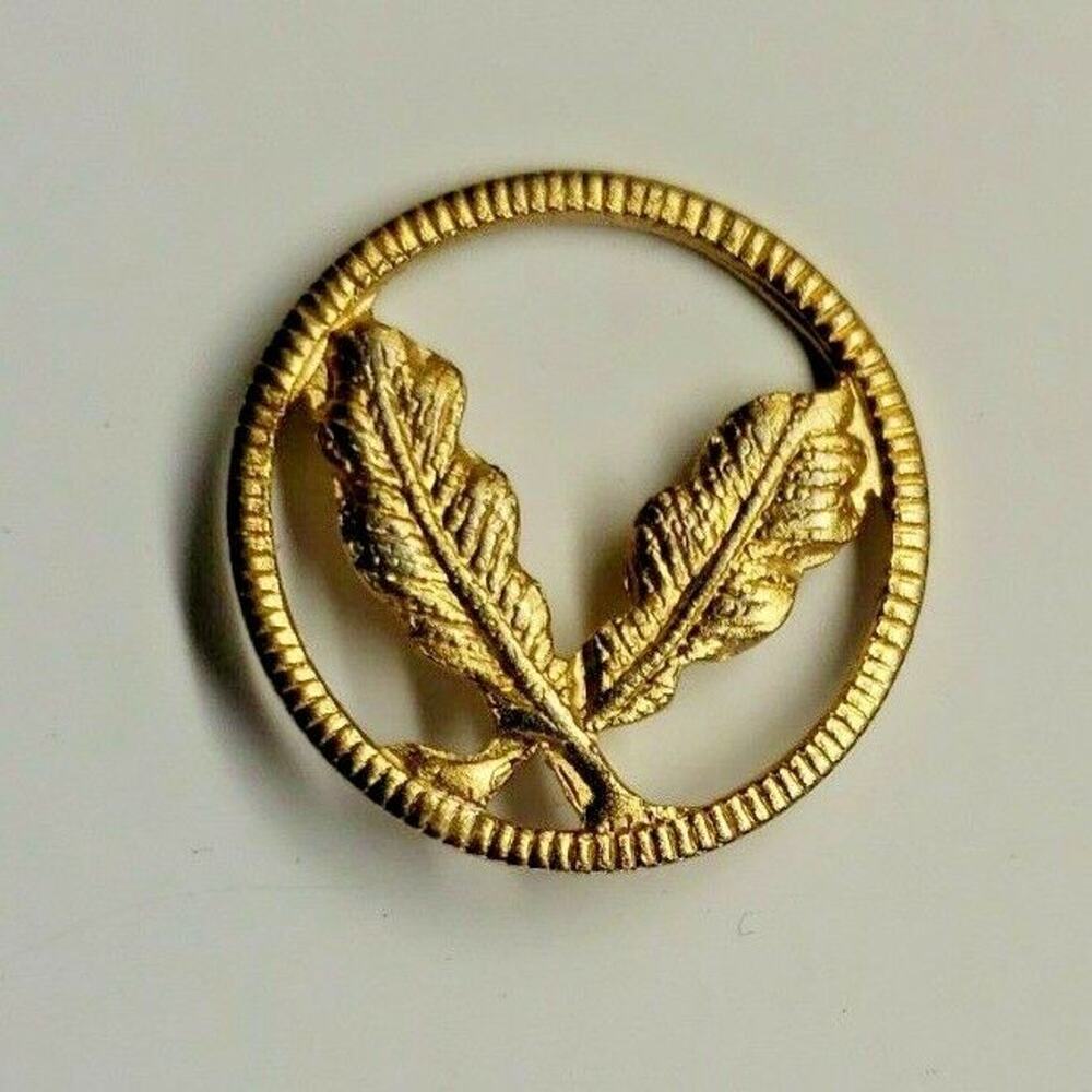 Vintage‎ Two Quills Crossing Gold Tone Pin Brooch 1" O.D. A1-11AA